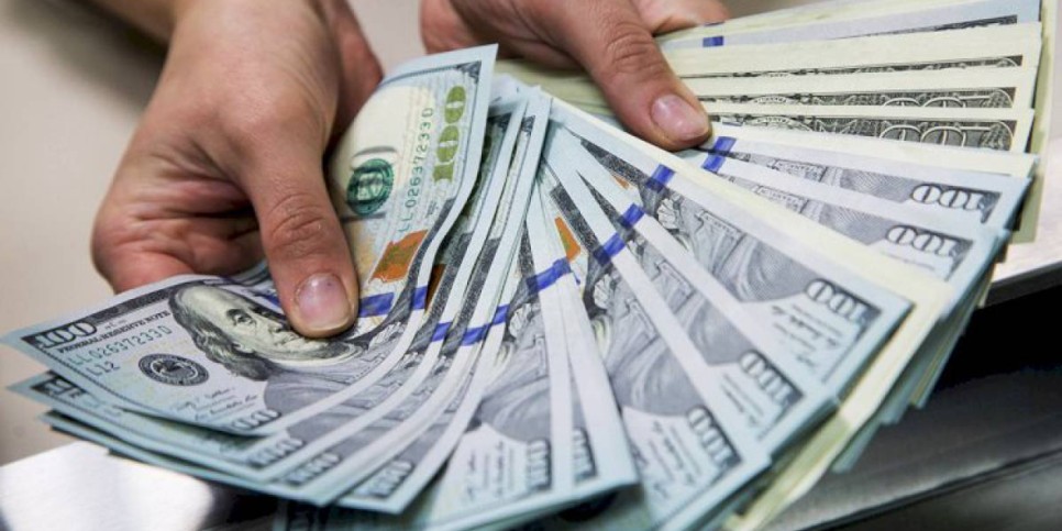 
                    Курс доллара вырос почти на 9,5 тенге
                