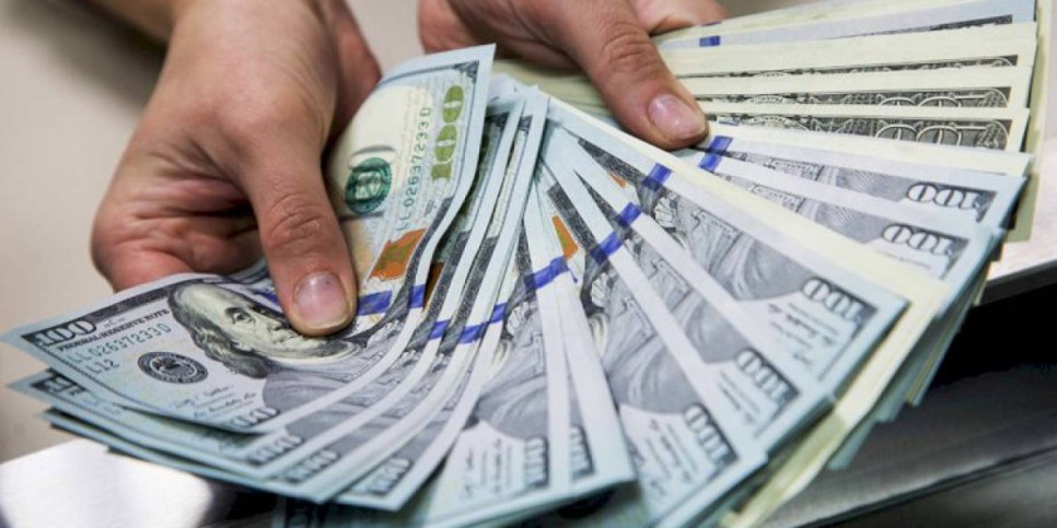 
                    Более 292,5 млрд тенге потратили казахстанцы на покупку долларов в феврале
                