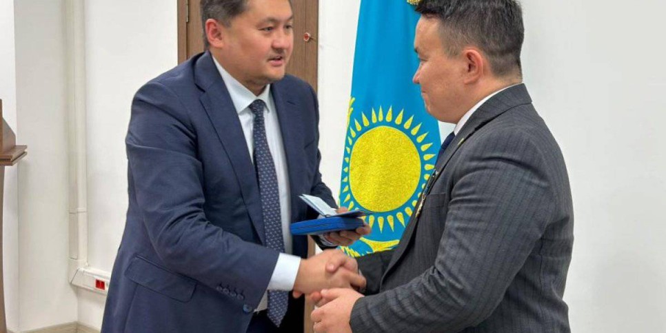 
                    Казахстанского ученого наградили в Астане
                
