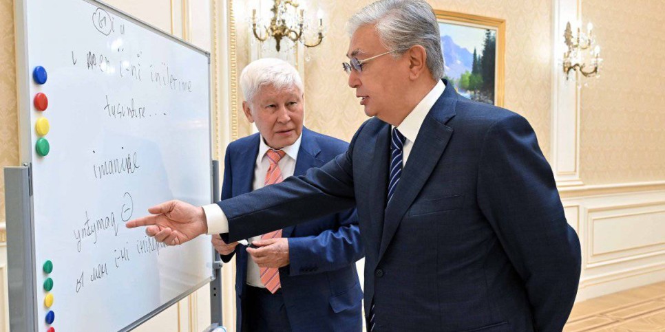
                    Токаев пообещал академику рассмотреть все его предложения
                
