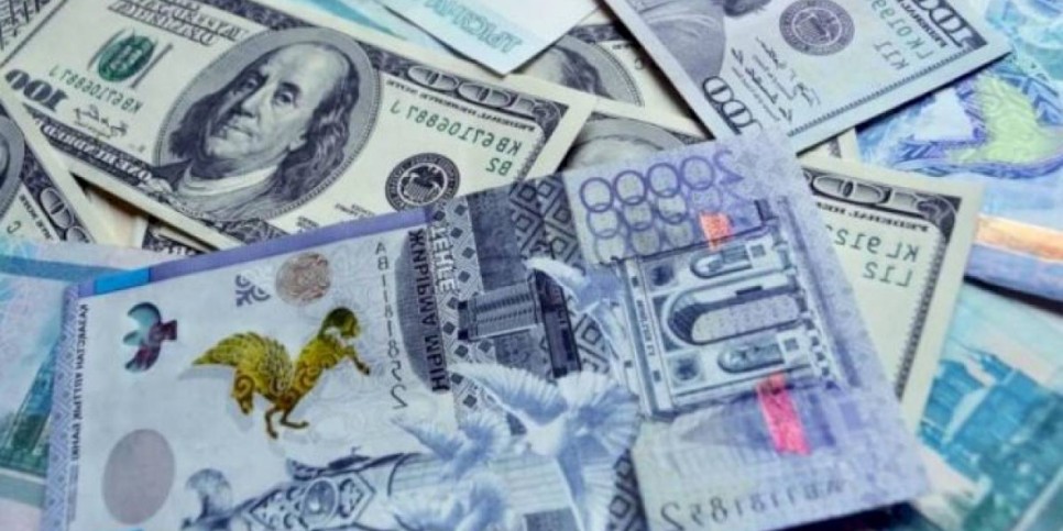 
                    Курс тенге к доллару за неделю напоминает катание на серфинге
                
