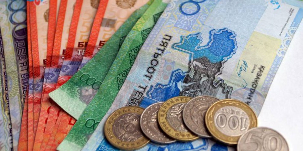 
                    Казахстанцы набрали кредитов на 8,2 триллиона тенге
                
