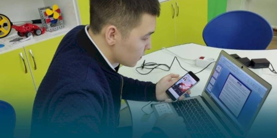 
                    Школьник из Семея разработал бесконтактную медицинскую карту
                