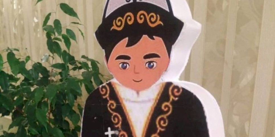 
                    Казахстанский школьник изобрел робота, разливающего кумыс
                