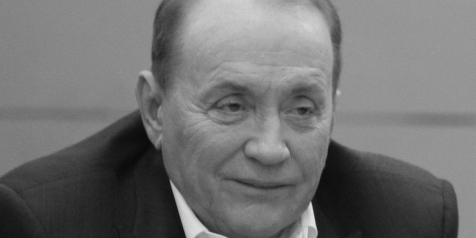 
                    Несменный ведущий КВН Александр Масляков умер от рака легких
                