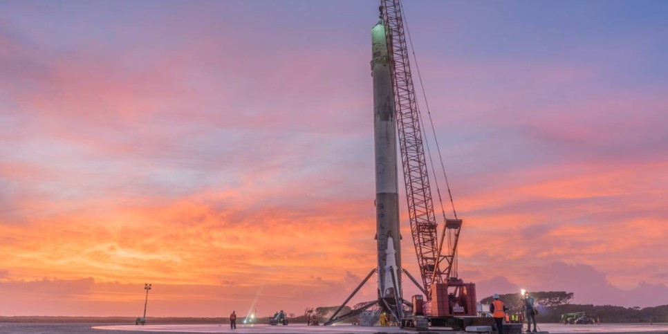 
                    FAA приостановило полеты SpaceX после возгорания ракеты Falcon 9
                