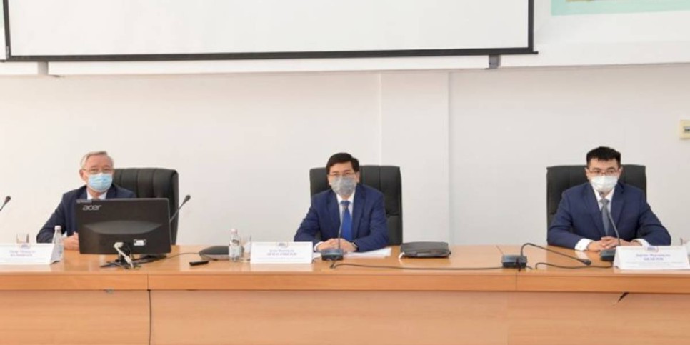 
                    Министр образования представил нового ректора КазНПУ им. Абая
                