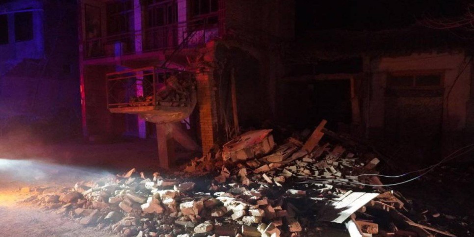 
                    При землетрясении в Китае погибли более 100 человек
                
