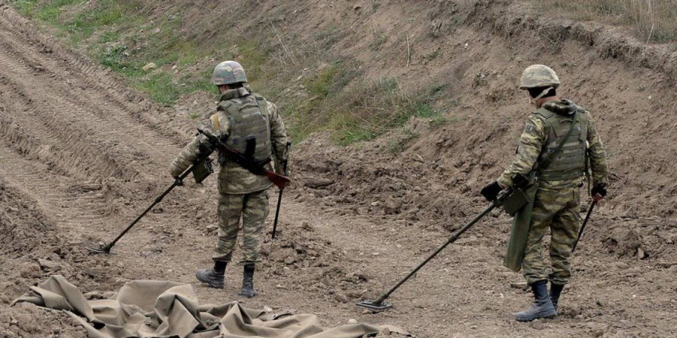 
                    В Азербайджане назвали число погибших в Карабахе военных
                