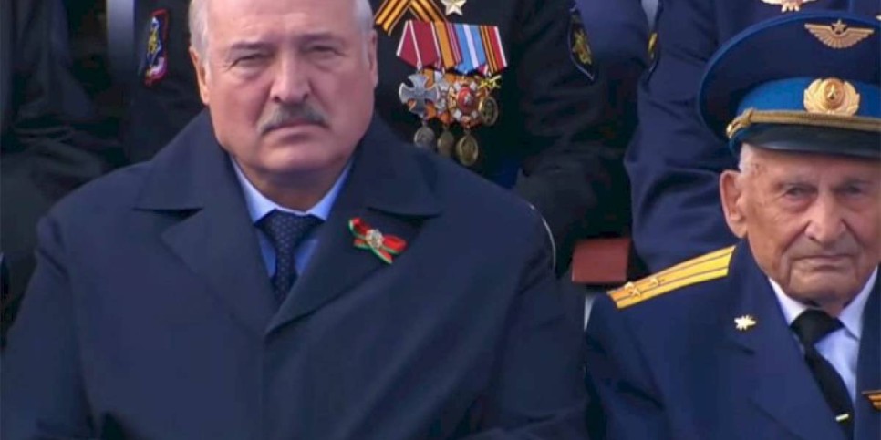 
                    Александр Лукашенко болен
                