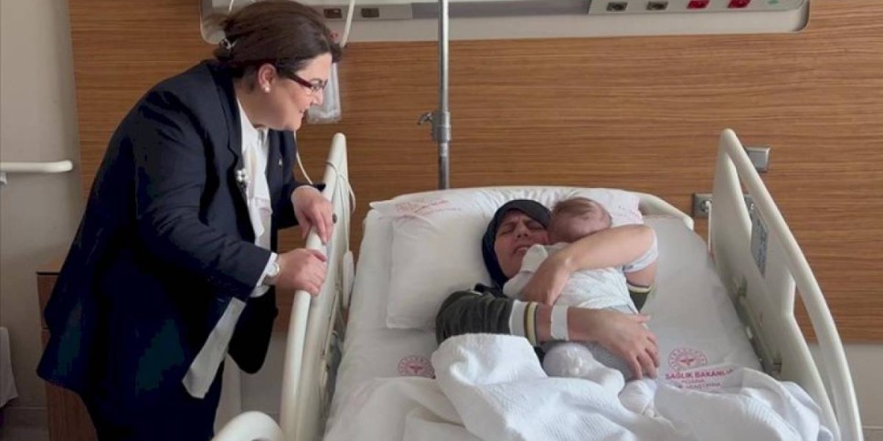 
                    Выживший и спасенный через 128 часов под завалами в Турции младенец воссоединился с матерью
                