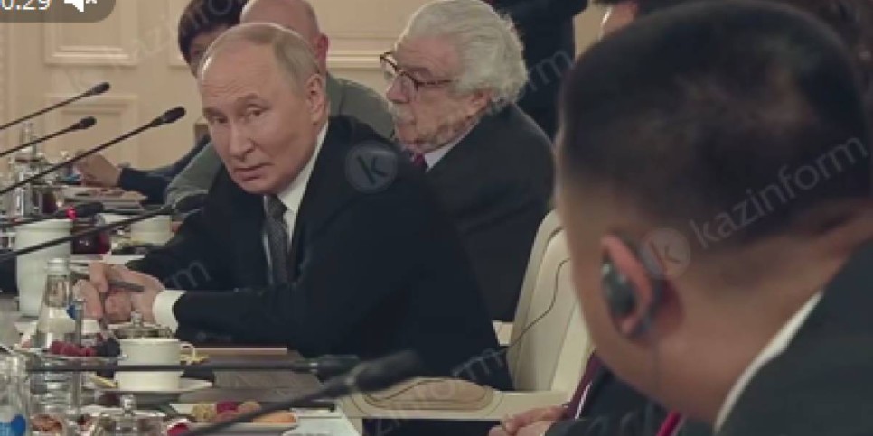 
                    «Я не вижу никаких осложняющих моментов в развитии наших отношений» — Владимир Путин
                