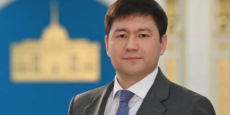 
                    Токаев освободил Омарбекова от должности завситуационным центром Совбеза
                
