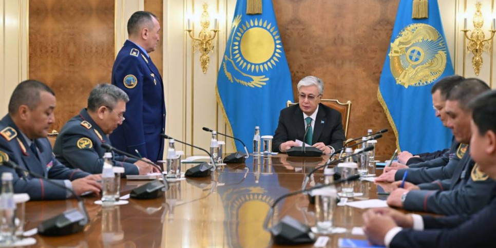 
                    Токаев провел совещание с руководящим составом Минобороны
                