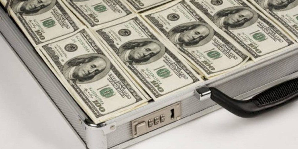 
                    Решив расслабиться после трудного дня, женщина стала богаче на 100 тыс. долларов
                