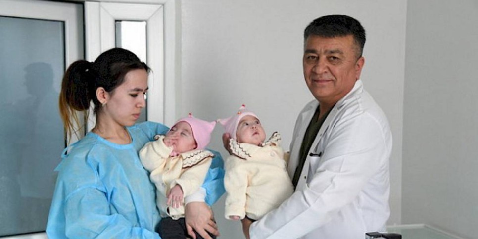 
                    Сиамских близнецов из Кыргызстана разделили в Узбекистане
                