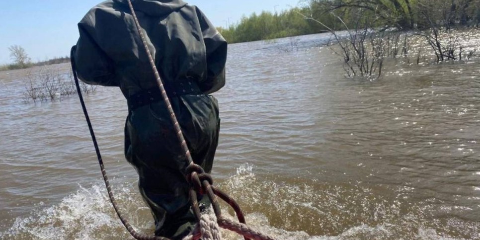 
                    Вторая волна паводков в Казахстане: вода из России продолжает прибывать 
                