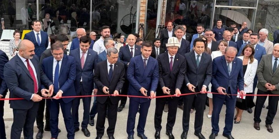 
                    Торговый павильон Казахстана открылся в Баку
                