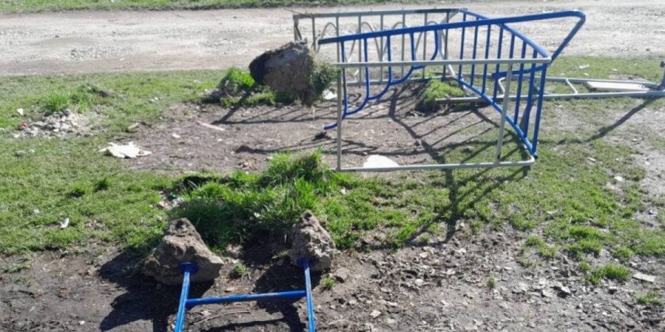 
                    Подростки разгромили детскую площадку в Риддере  
                