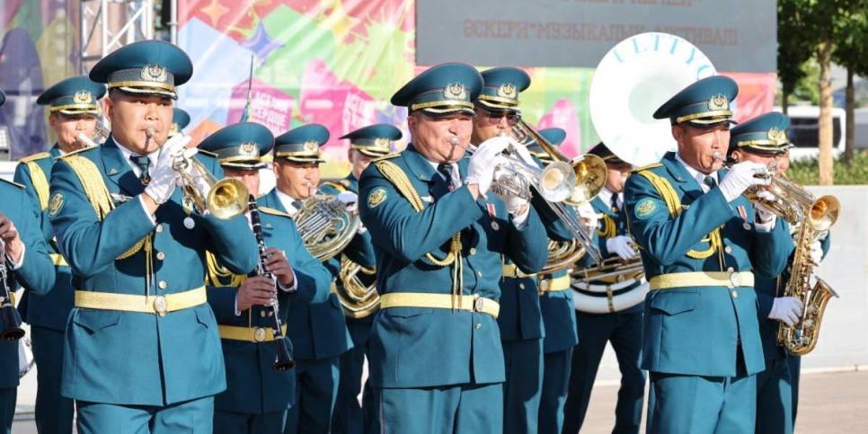 
                    Гала-концерт фестиваля «Әскери керней» украсил День столицы в Астане  
                