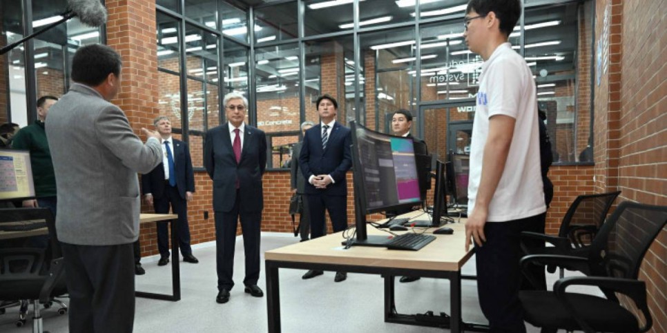 
                    Глава государства посетил Yessenov Technopark и спорткомплекс BS Arena в Актау
                