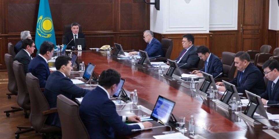 
                     Бектенов провел совещание по исполнению поручений Президента, озвученных на Национальном курултае
                