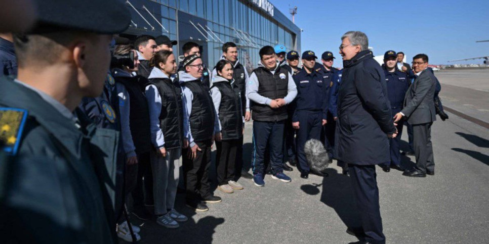 
                    Токаев: Спасатели, полицейские, волонтеры получат заслуженные награды, я обязательно позабочусь об этом
                