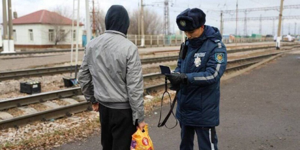 
                    Казахстанцы тысячами переходят железнодорожные пути в опасных местах
                