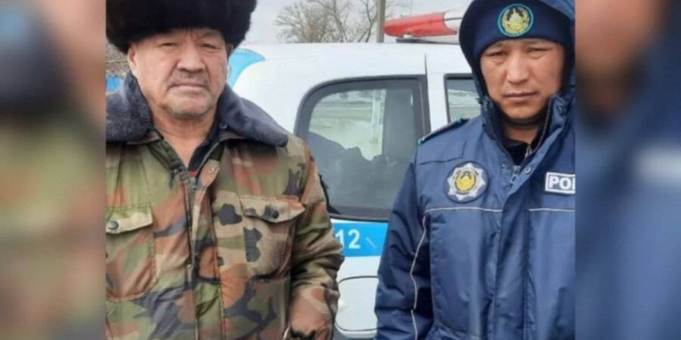 
                    Павлодарский участковый приютил из подтопленного дома семью сельчанина
                