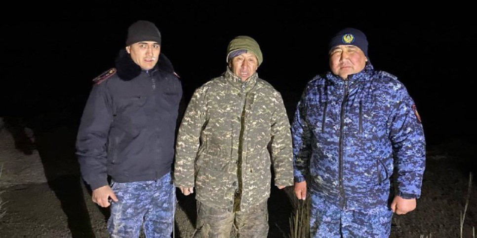 
                    Тракториста из реки вызволили в ВКО
                