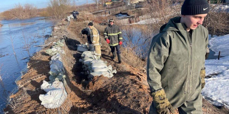 
                    Сбросы из водохранилищ: в Карагандинской области ведутся работы по защите сел и городов
                