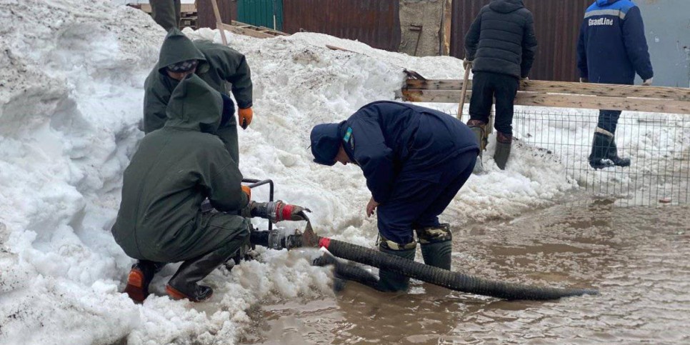 
                    Паводки в Казахстане: ситуацию на данный момент прокомментировали в МЧС
                