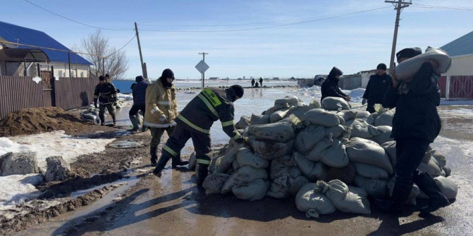 
                    В Западно-Казахстанской области продолжается противопаводковая работа
                