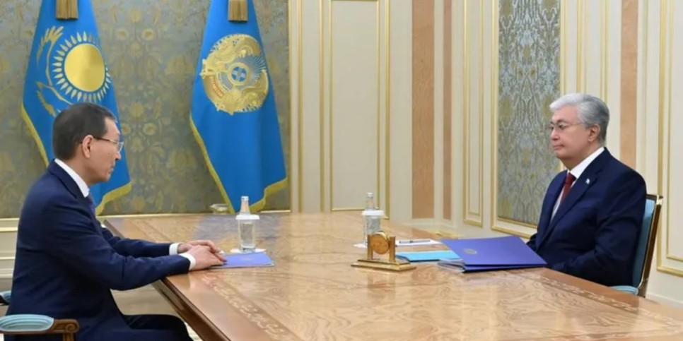 
                    Токаев принял председателя ЦИК Нурлана Абдирова
                