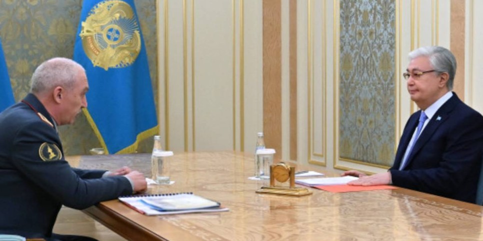 
                    Токаев поручил министру обороны повысить боевой потенциал армии
                
