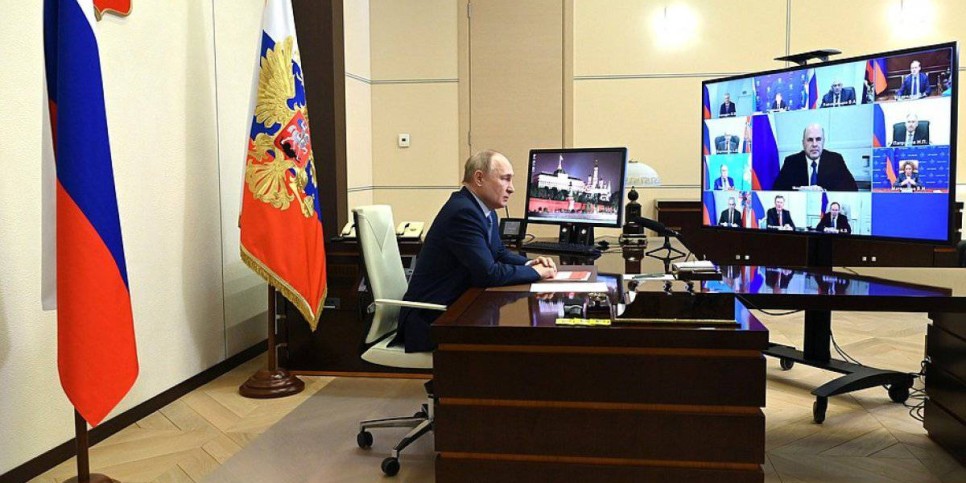 
                    Путину доложили  о задержании террористов
                