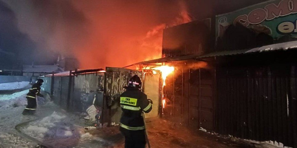 
                    Произошел пожар в складском помещении в Астане
                