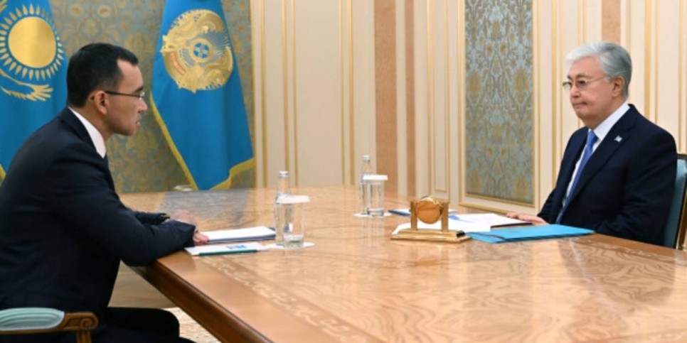 
                    Председатель Сената Парламента отчитался перед Токаевым 
                