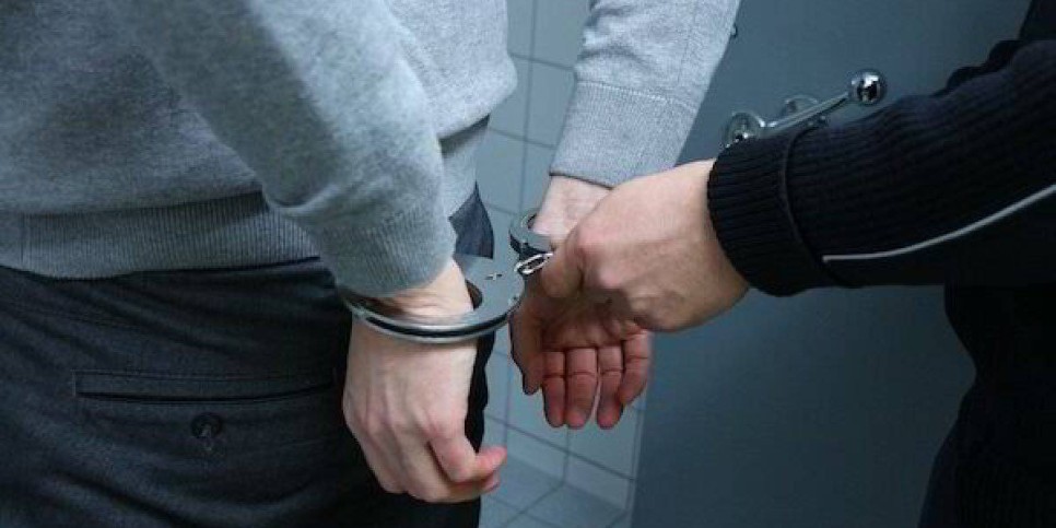 
                    Порвал бушлат и ударил: пьяный акмолинец оказал сопротивление полицейским
                