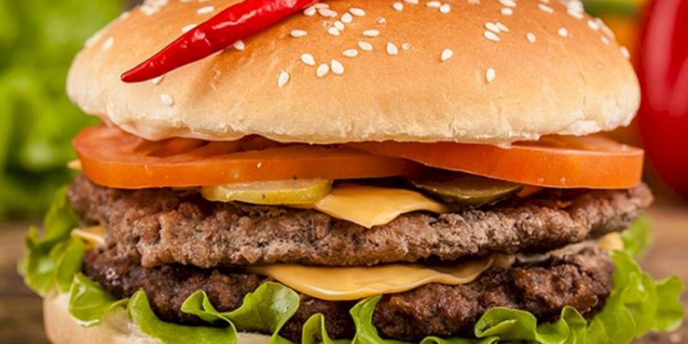 
                    Сеть ресторанов McDonald’s в России переименовали во «Вкусно и точка»
                