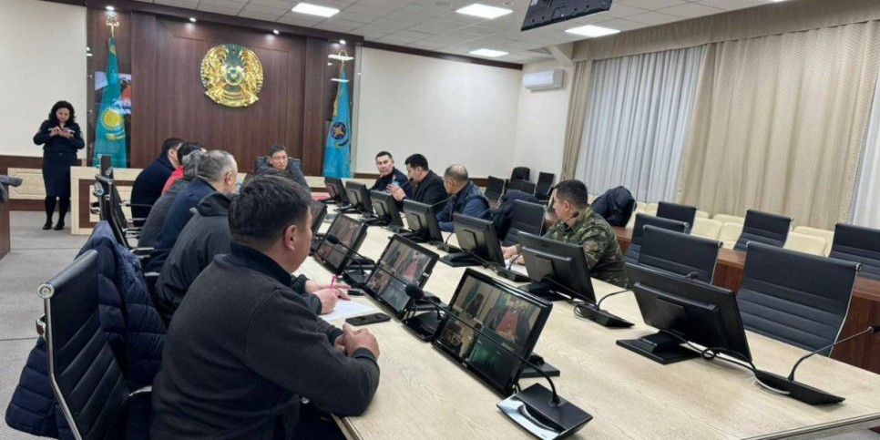 
                    Ерболат Досаев проводит экстренное совещание оперативного штаба
                