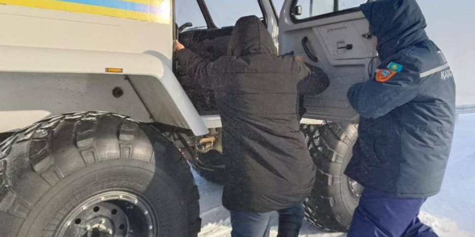 
                    В четырех областях Казахстана закрыли дороги
                