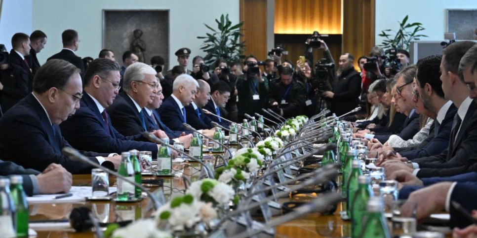 
                    Токаев провел переговоры с Президентом Сербии в расширенном формате
                