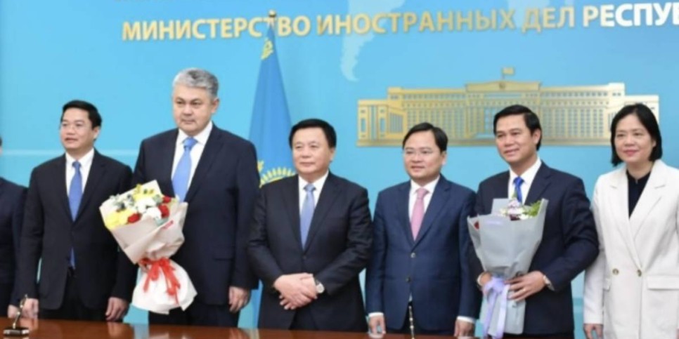 
                    ВКО и Вьетнам подписали меморандум о партнерстве
                