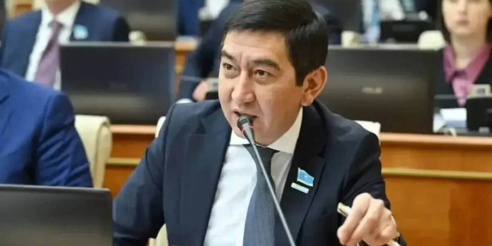 
                    Депутат Ринат Заитов рассказал, куда отправится на парламентские каникулы
                