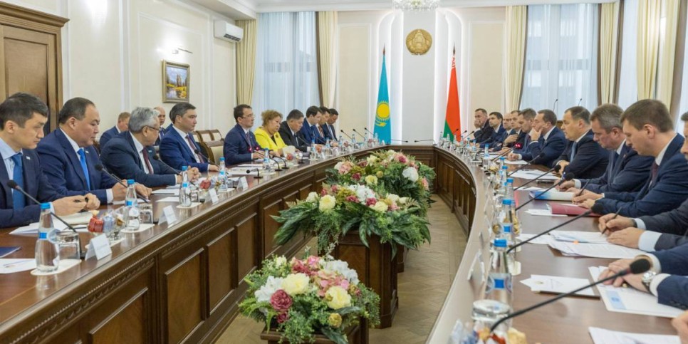 
                     Главы правительств Казахстана и Беларуси провели переговоры в Минске
                