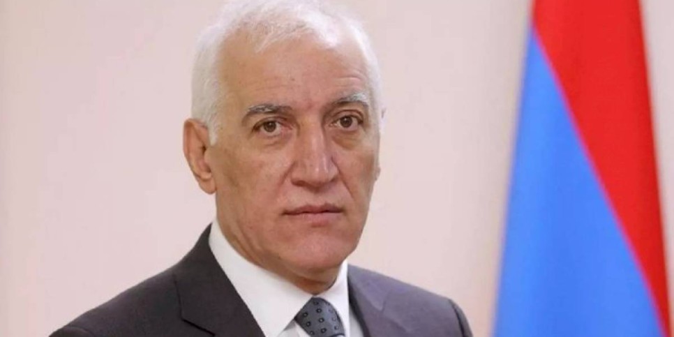 
                    Новый президент Армении Ваагн Хачатрян принес присягу
                