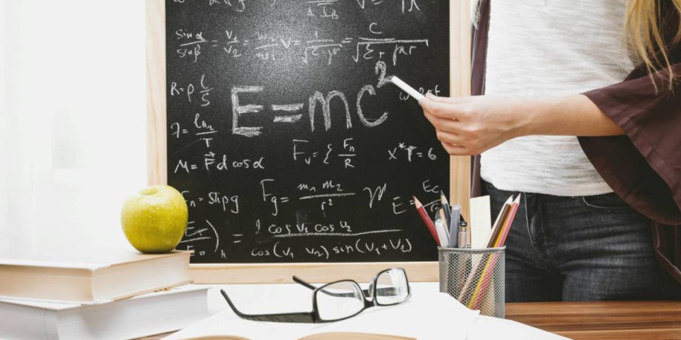 
                    Как платформа «Ұстаз» меняет подход к оценке педагогов в Казахстане 
                