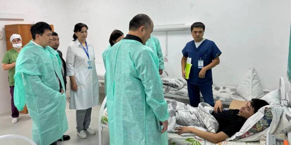 
                    Двое школьников и учитель погибли в ДТП в Актюбинской области: остальные дети доставлены в больницу
                