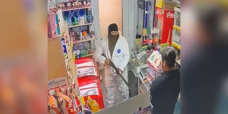 
                    Повесила на меня кредиты: ружьем угрожал мужчина жене и ее сыну в ЗКО
                